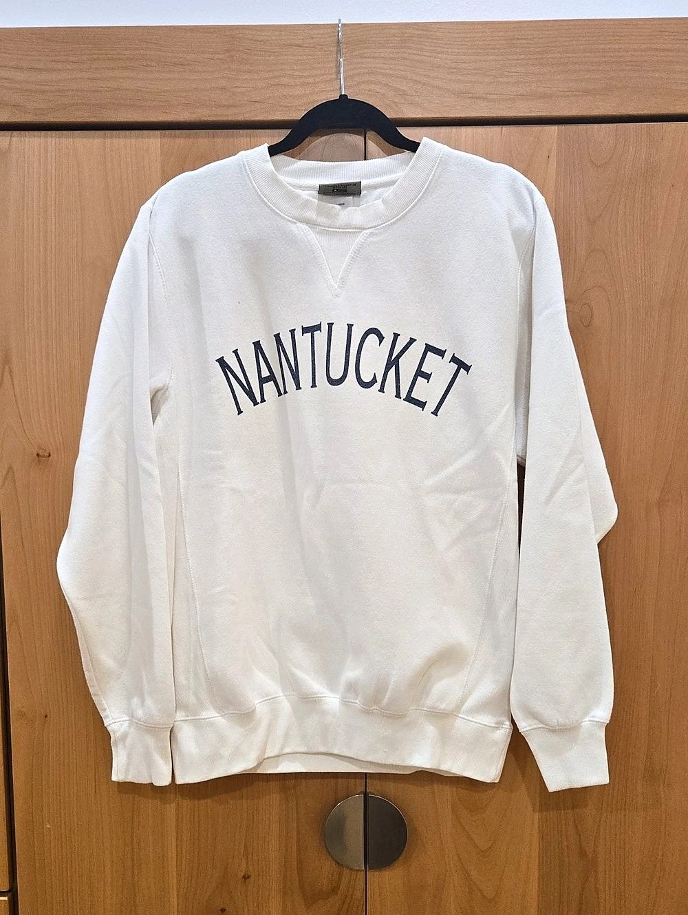artisans Nantucket Crewneck Sweatshirt White Medium, GUC, Luxury Chic The Cape